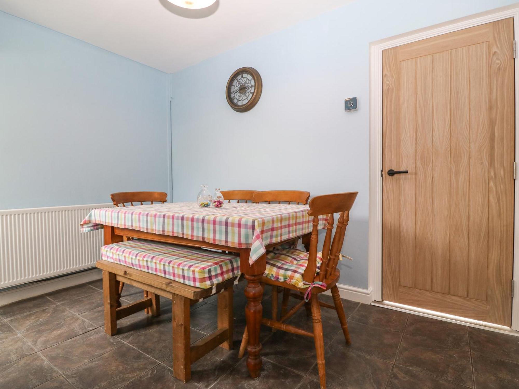 Platform 13 Railway Cottage Llandudno Junction Bagian luar foto